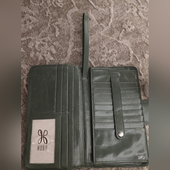 Hobo Danette Green Hide Leather Wallet - Picture 6 of 6